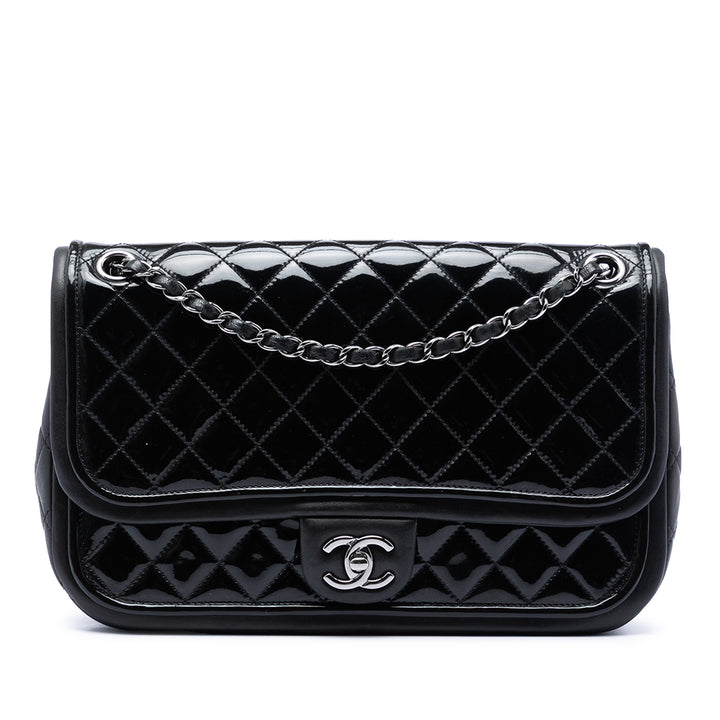 Chanel Matelassé et à finitions Classic Twist à rabat Jumbo Cuir d'agneau