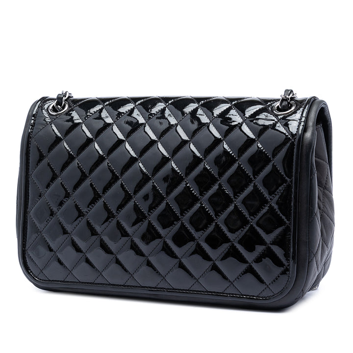 Chanel Matelassé et à finitions Classic Twist à rabat Jumbo Cuir d'agneau
