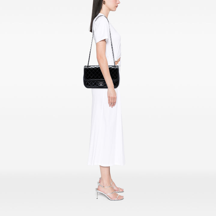 Chanel Matelassé et à finitions Classic Twist à rabat Jumbo Cuir d'agneau