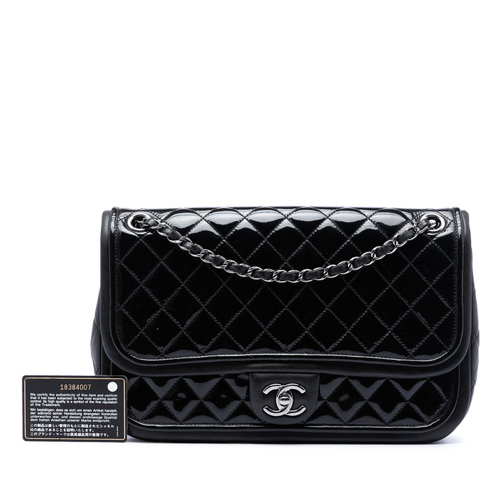 Chanel Matelassé et à finitions Classic Twist à rabat Jumbo Cuir d'agneau