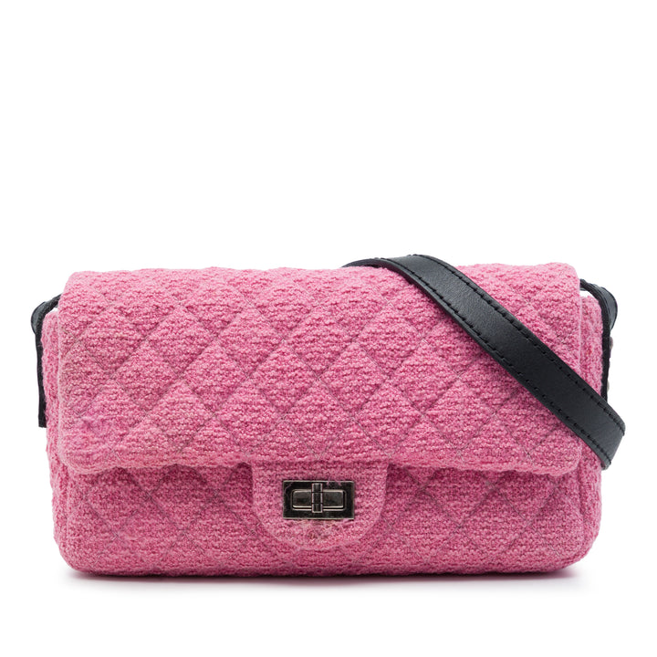 Chanel Matelassé Reissue 2.55 Easy Messenger à rabat Petit Tweed Noir – vue principale – GABY PARIS