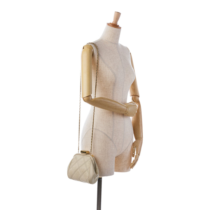 Chanel Cuir de veau Kiss Lock Frame Bag Blanc