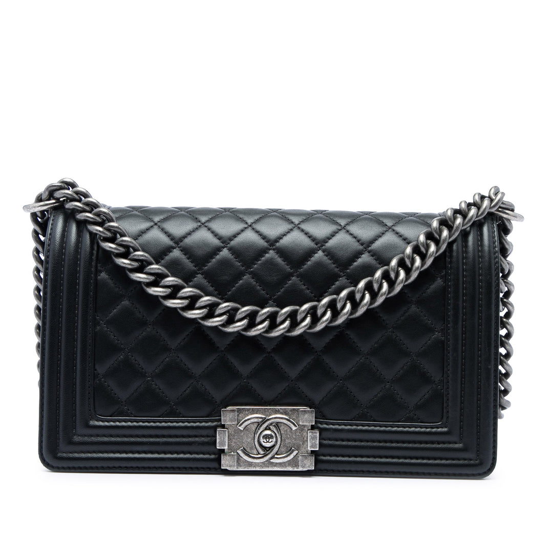Chanel Matelassé Boy à rabat Moyen Cuir d'agneau Noir – vue principale – GABY PARIS