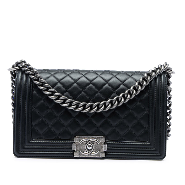 Chanel Matelassé Boy à rabat Moyen Cuir d'agneau Noir – vue principale – GABY PARIS