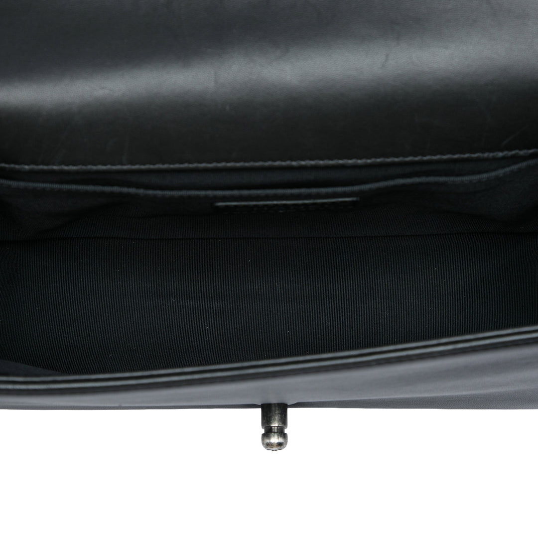 Chanel Matelassé Boy à rabat Moyen Cuir d'agneau Noir – vue 4 – GABY PARIS