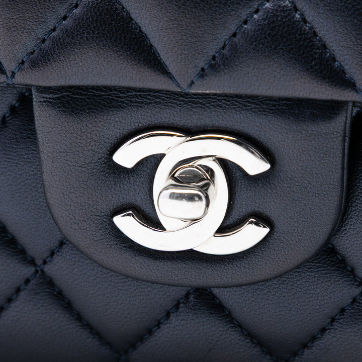 Chanel Medium Classic Cuir d’agneau Double rabat
