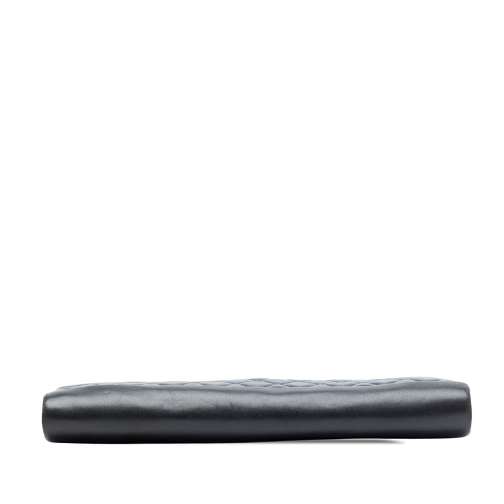 Chanel CC Matelassé Cuir d’agneau Perle Evening Baguette Pochette