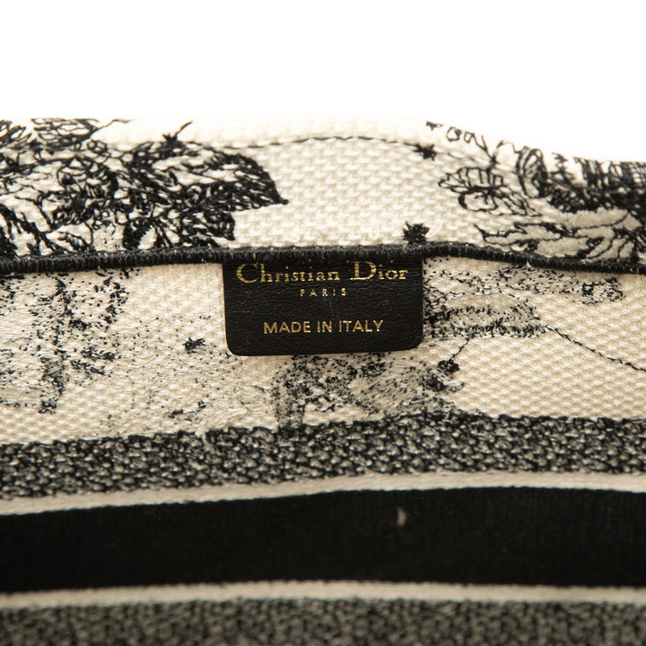 Dior Book Tote brodé Zodiac De Jouy Moyen Blanc – vue 5 – GABY PARIS