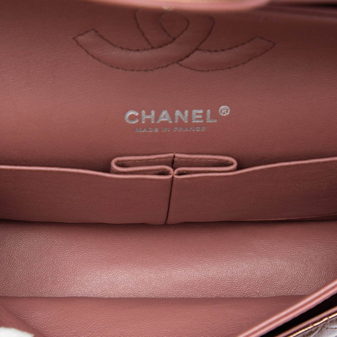 Chanel Medium Classic Striated Cuir verni Double rabat