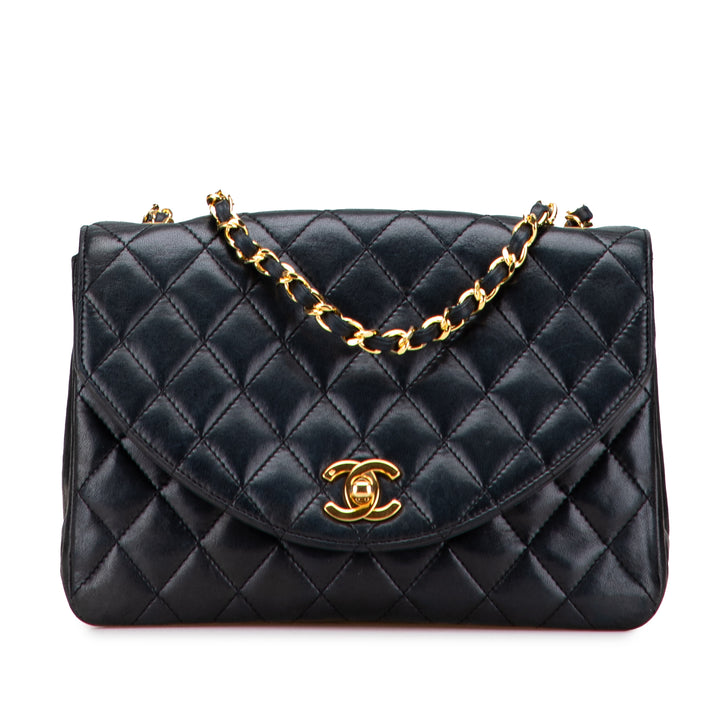Chanel Quilted Cuir d’agneau Half Moon Simple rabat Noir