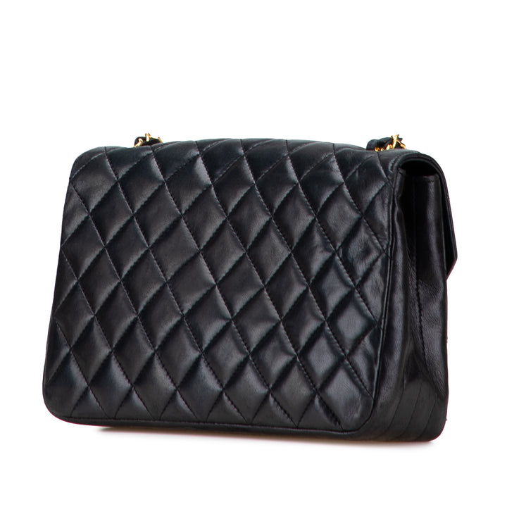 Chanel Quilted Cuir d’agneau Half Moon Simple rabat Noir