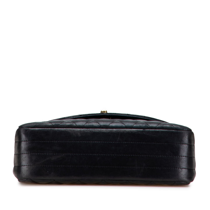 Chanel Quilted Cuir d’agneau Half Moon Simple rabat Noir