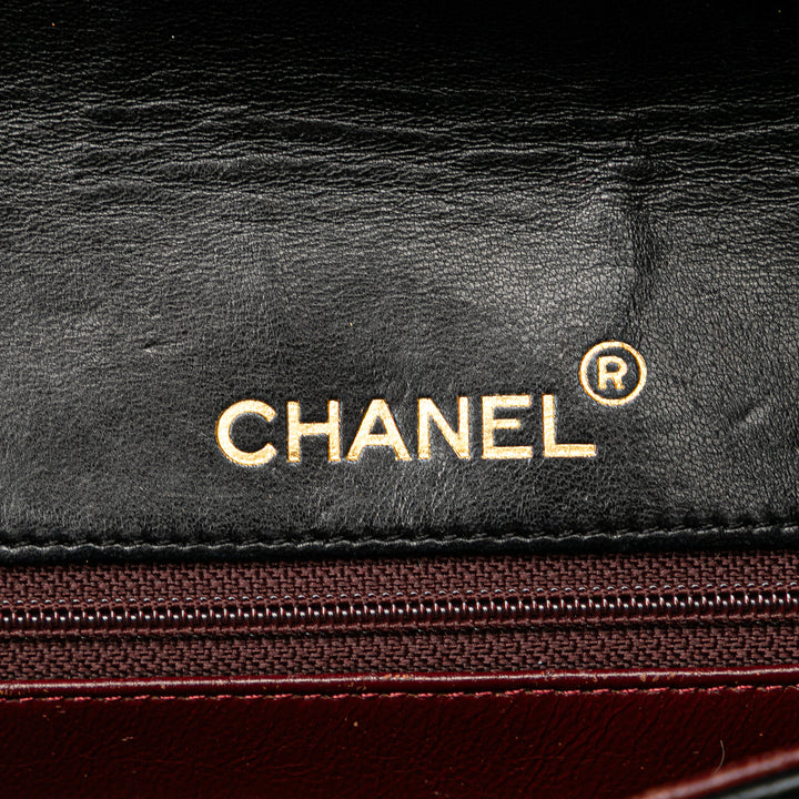 Chanel Quilted Cuir d’agneau Half Moon Simple rabat Noir
