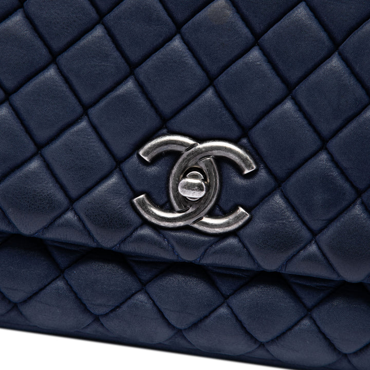 Chanel Large Matelassé Iridescent Cuir de veau New Bubble à rabat
