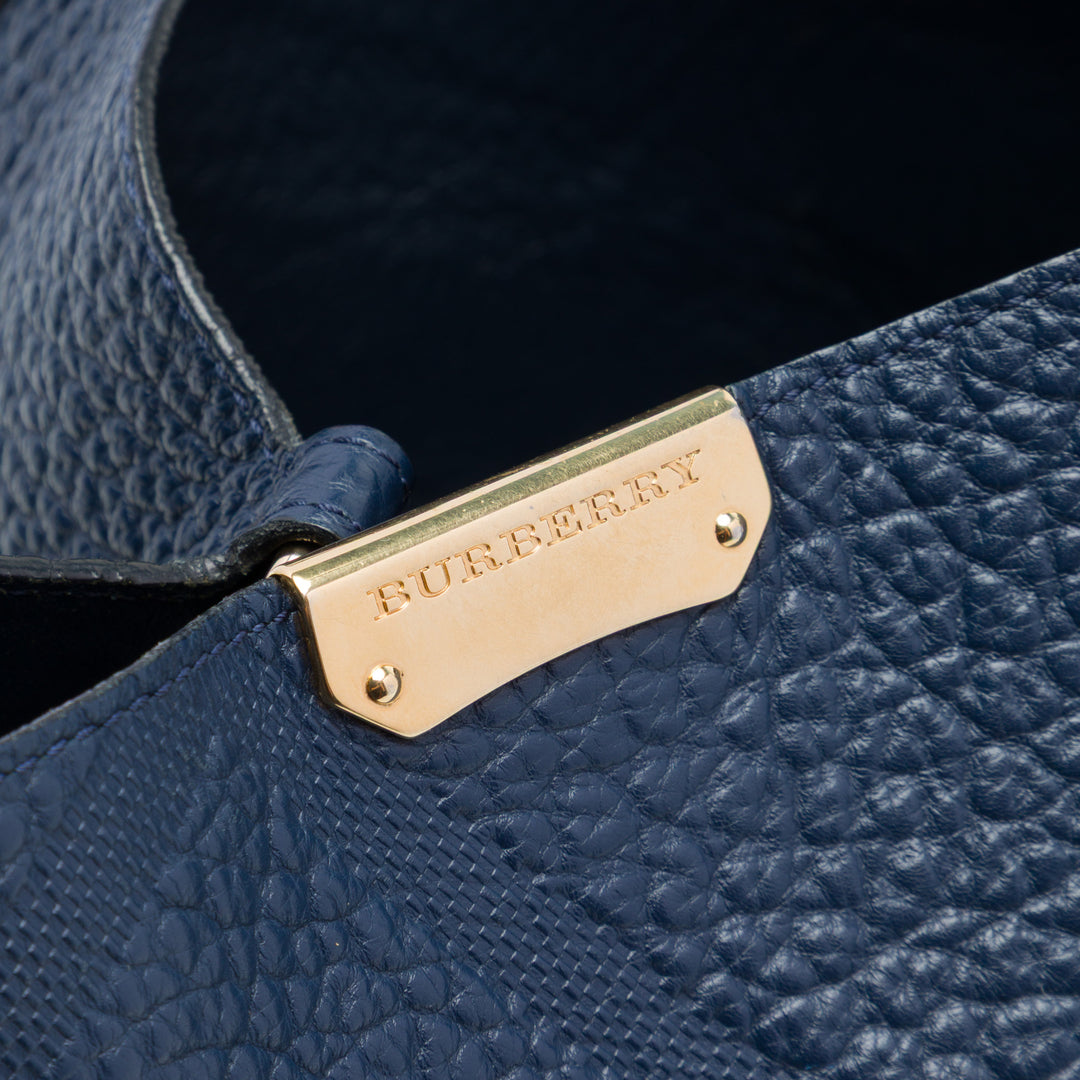 Burberry Cabas Elephant embossé Check Canterbury Petit Cuir de veau Bleu – vue 5 – GABY PARIS