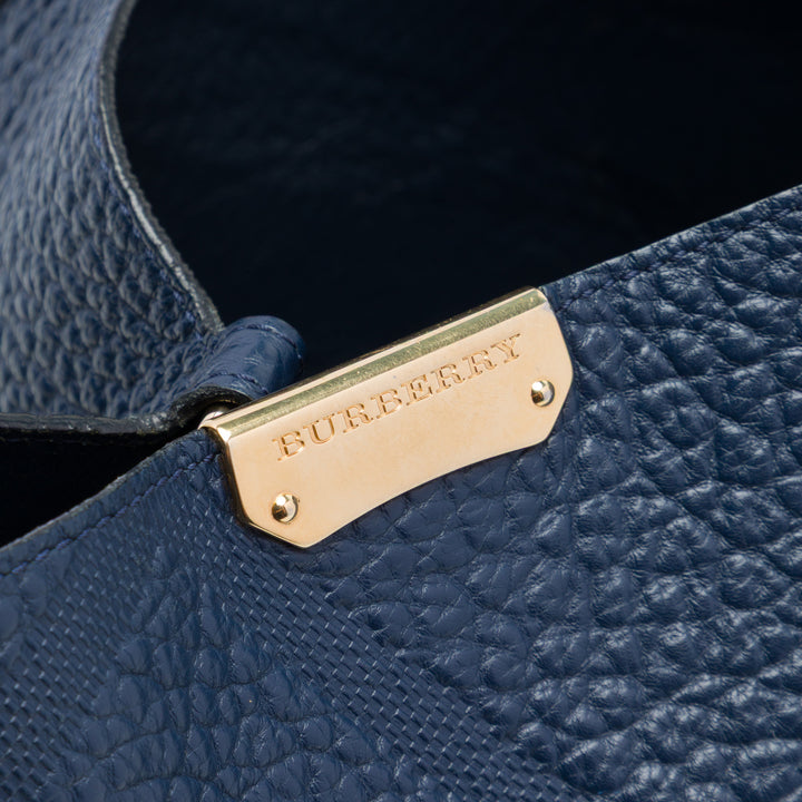 Burberry Cabas Elephant embossé Check Canterbury Petit Cuir de veau Bleu – vue 5 – GABY PARIS