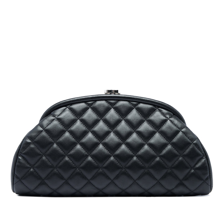 Chanel Matelassé Timeless Kisslock Pochette Cuir d'agneau Noir – vue principale – GABY PARIS