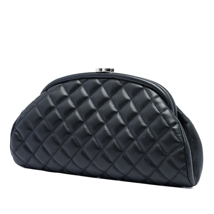 Chanel Matelassé Timeless Kisslock Pochette Cuir d'agneau Noir – vue 2 – GABY PARIS