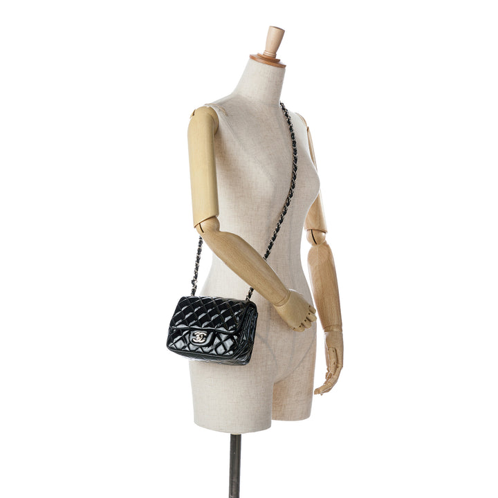 Chanel Mini Square Classic Cuir verni Simple rabat