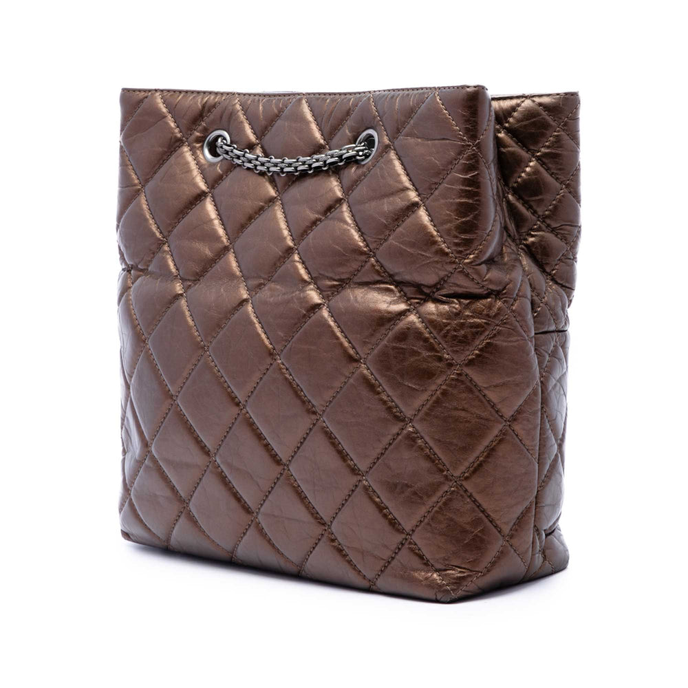 Chanel Matelassé Métallisé vieilli Reissue 2.55 Cabas Cuir de veau Marron – vue 2 – GABY PARIS