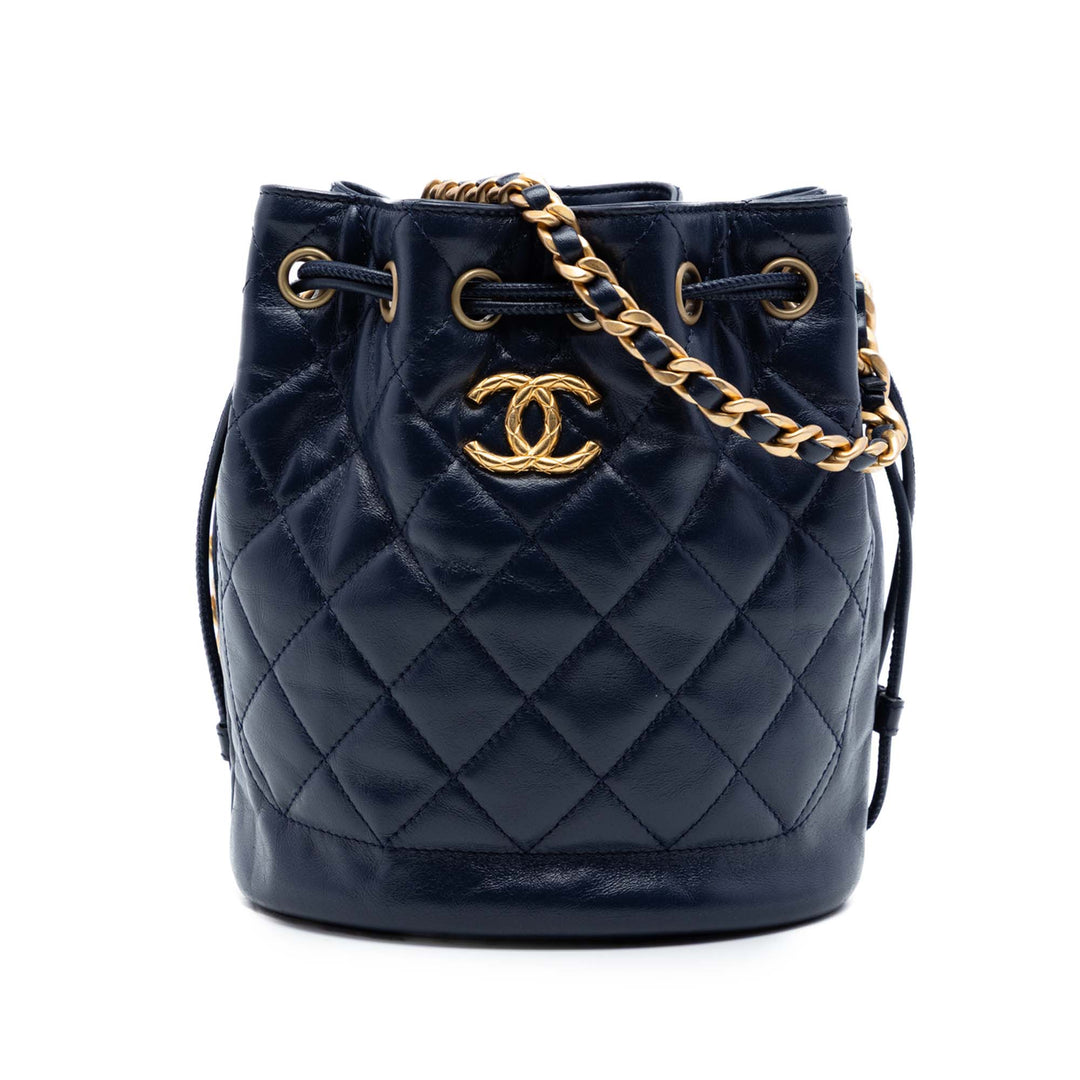 Chanel CC Matelassé Cuir d’agneau Drawstring Bucket Sac