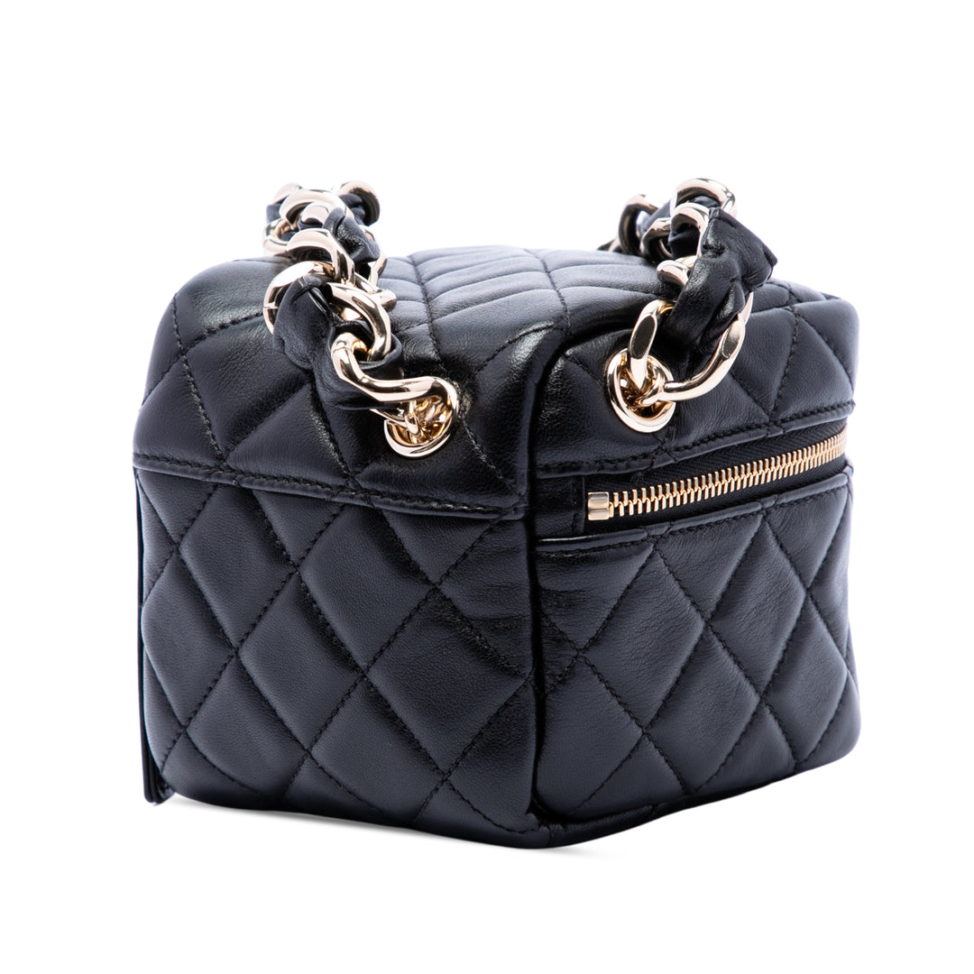CC Matelassé Cube Wristlet Vanity Cuir d'agneau Noir