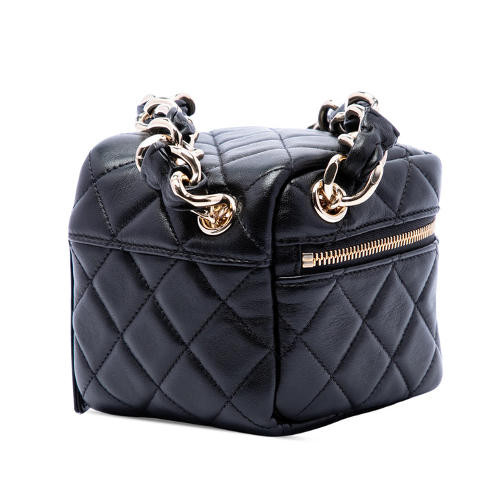 CC Matelassé Cube Wristlet Vanity Cuir d'agneau Noir