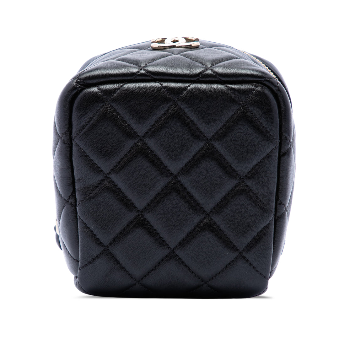 CC Matelassé Cube Wristlet Vanity Cuir d'agneau Noir