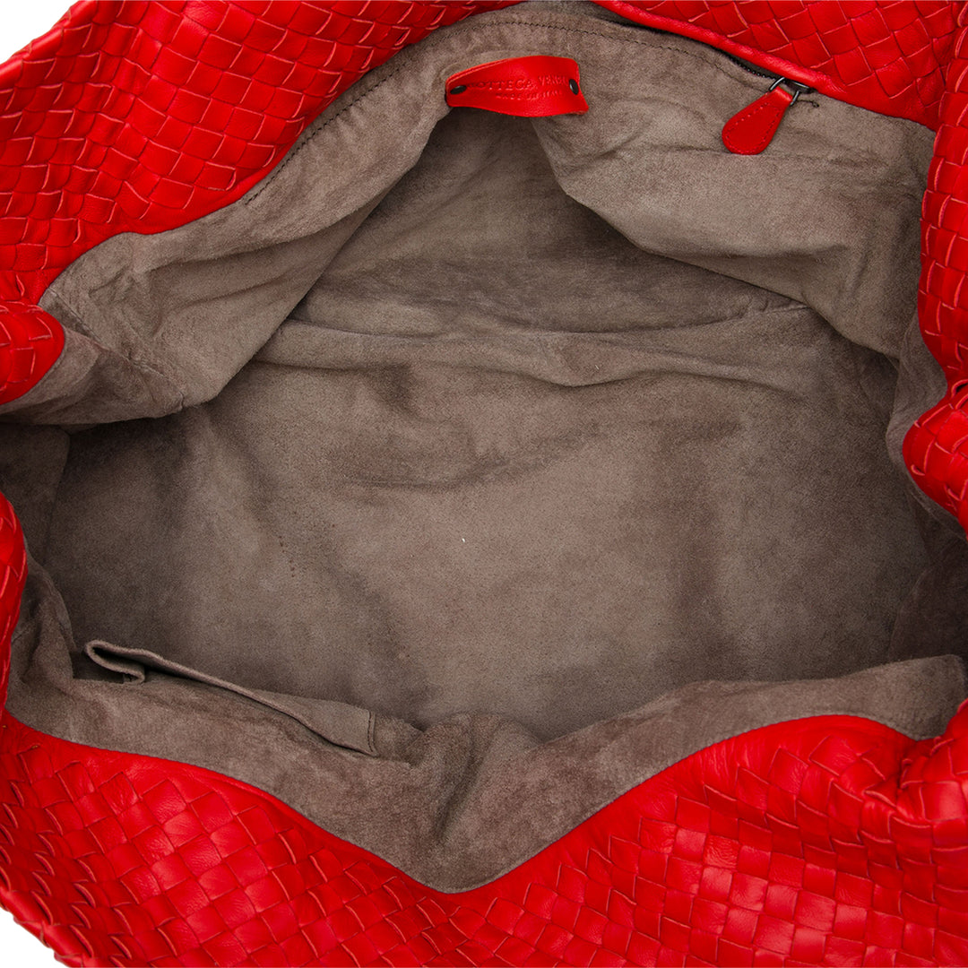 Bottega Veneta Cabas Intrecciato Cesta nappa Moyen Rouge – vue 4 – GABY PARIS