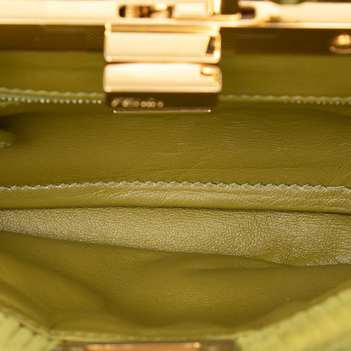 Fendi Small embossé Daim Peekaboo Click Pochette avec chaîne