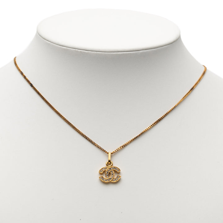 Chanel plaqué CC Rhinestone Pendant Collier – GABY PARIS Authentique