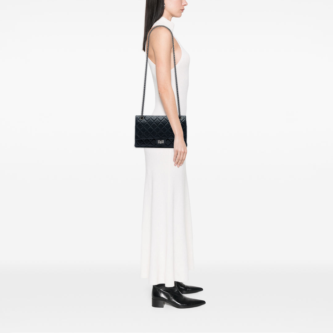 Chanel Sac porté épaule Matelassé vieilli Reissue 2.55 Double rabat 226 Cuir de veau Noir – vue 5 – GABY PARIS