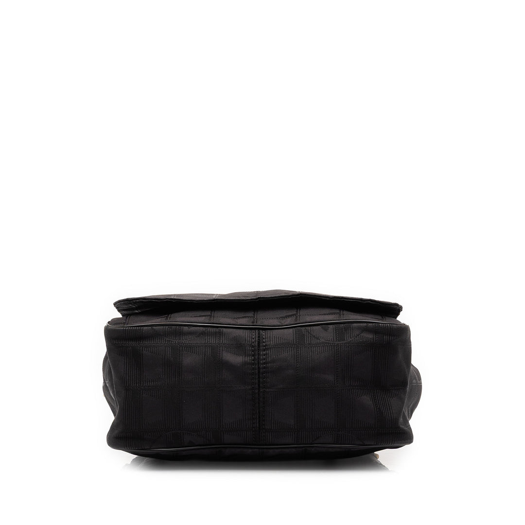 Chanel New Travel Line Sac Messenger Noir – vue 3 – GABY PARIS