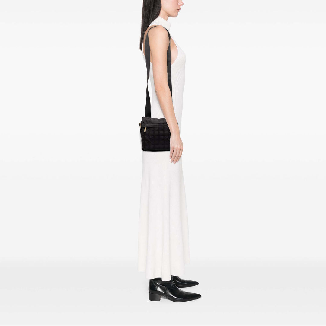 Chanel New Travel Line Sac Messenger Noir – vue 6 – GABY PARIS
