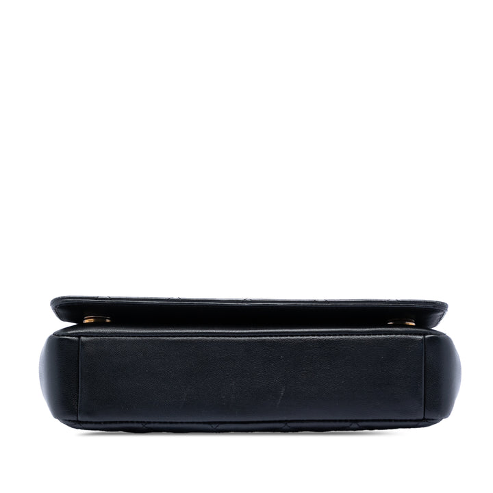 Chanel Medium Matelassé Cuir d’agneau Diamond CC à rabat