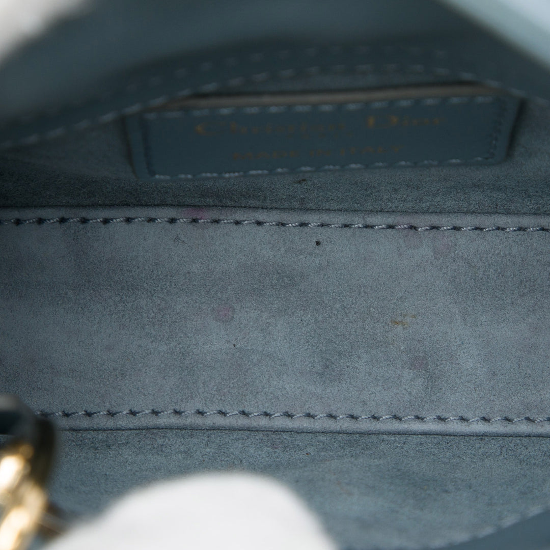Dior Lady Dior Cannage Micro Cuir d'agneau Bleu – vue 4 – GABY PARIS
