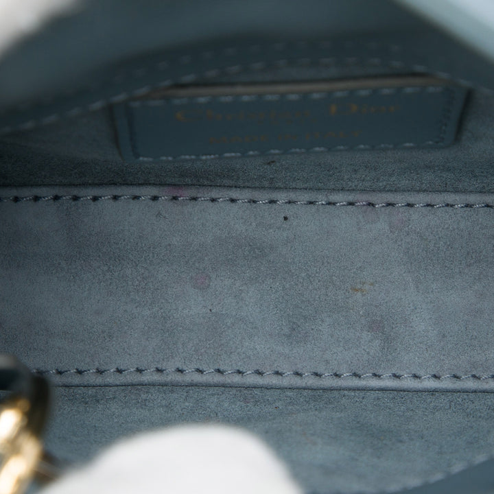Dior Lady Dior Cannage Micro Cuir d'agneau Bleu – vue 4 – GABY PARIS