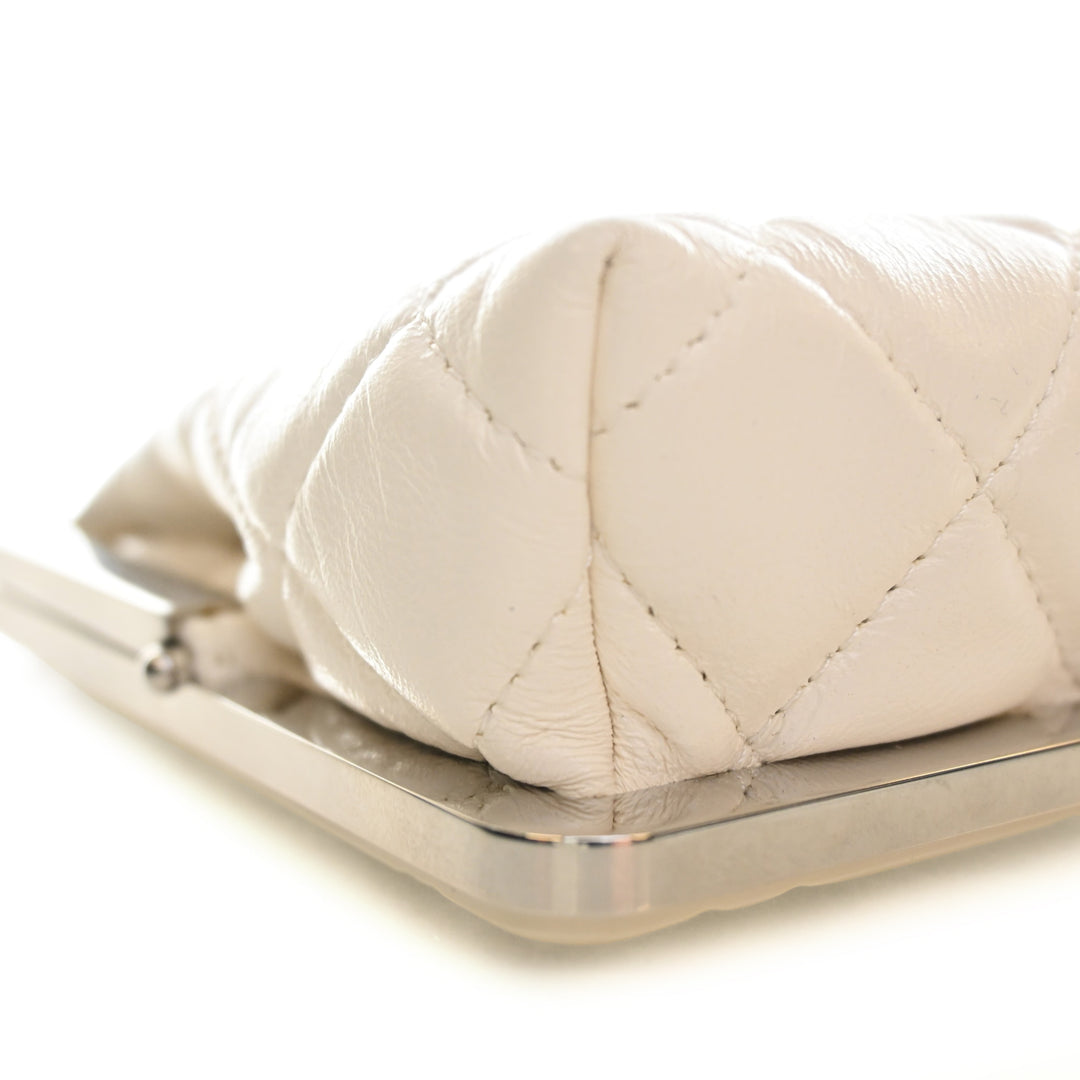 Chanel CC Matelassé Acrylic et Cuir d’agneau Evening Pochette avec chaîne