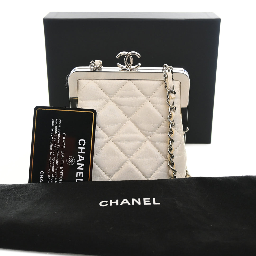 Chanel CC Matelassé Acrylic et Cuir d’agneau Evening Pochette avec chaîne