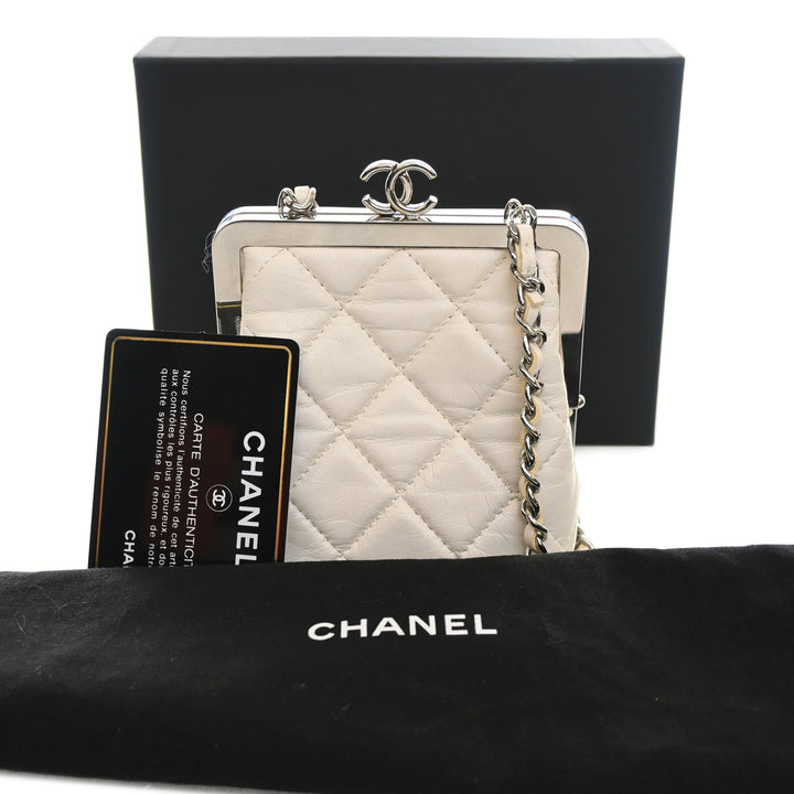 Chanel CC Matelassé Acrylic et Cuir d’agneau Evening Pochette avec chaîne