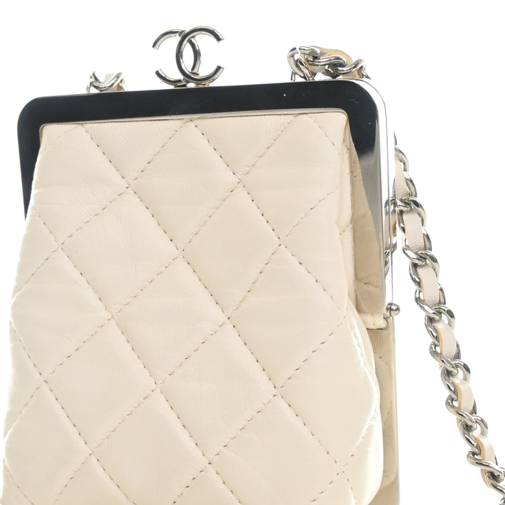 Chanel CC Matelassé Acrylic et Cuir d’agneau Evening Pochette avec chaîne