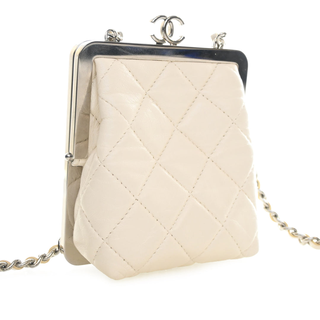 Chanel CC Matelassé Acrylic et Cuir d’agneau Evening Pochette avec chaîne