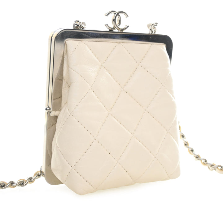 Chanel CC Matelassé Acrylic et Cuir d’agneau Evening Pochette avec chaîne