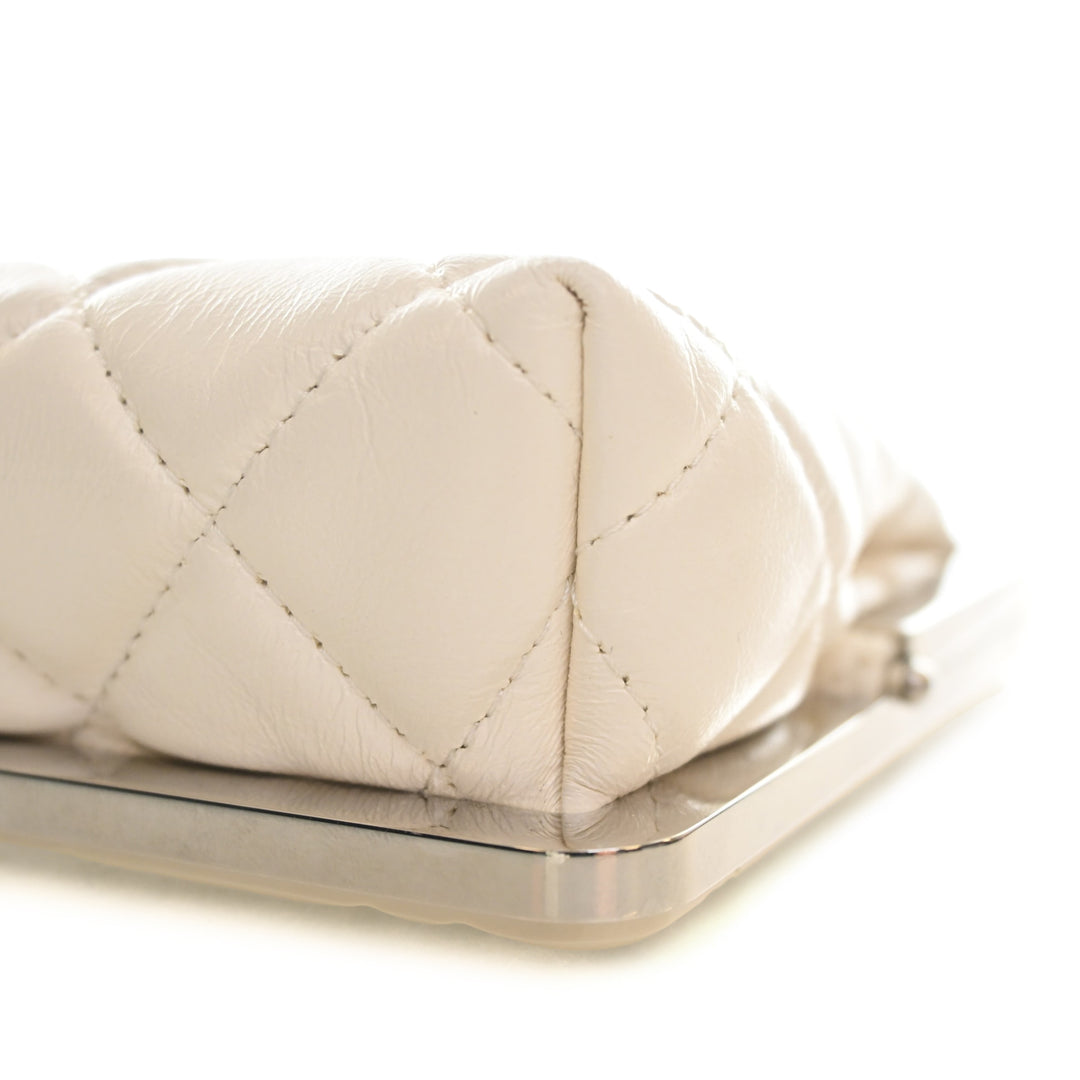 Chanel CC Matelassé Acrylic et Cuir d’agneau Evening Pochette avec chaîne
