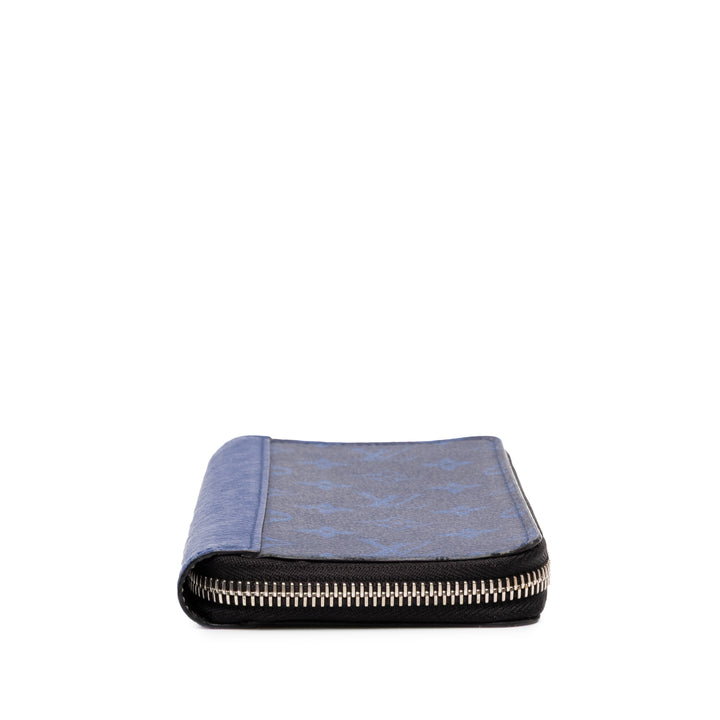 Louis Vuitton Taigarama Zippy Vertical Portefeuille Monogram Bleu