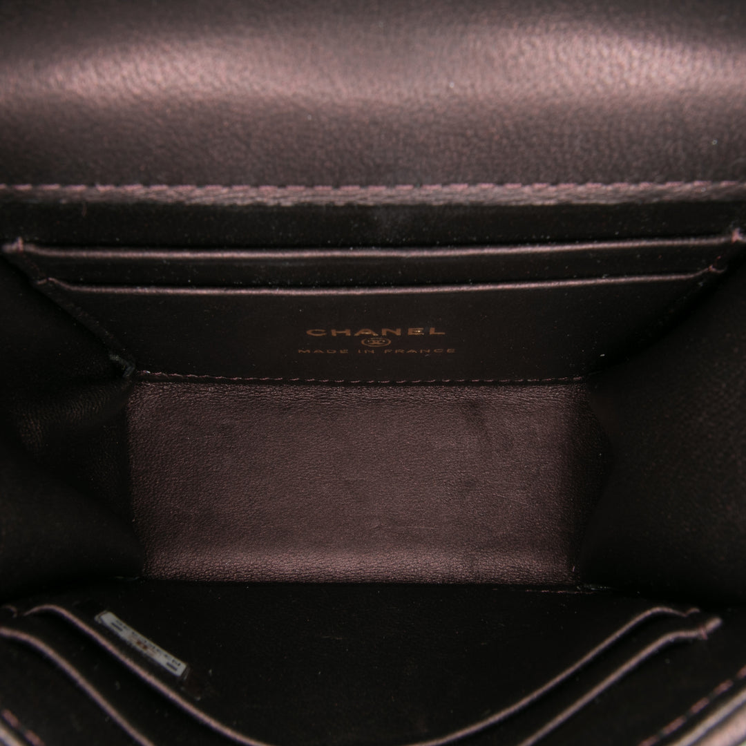 Chanel CC Matelassé Iridescent Cuir d’agneau anse supérieure à rabat Pochette avec chaîne