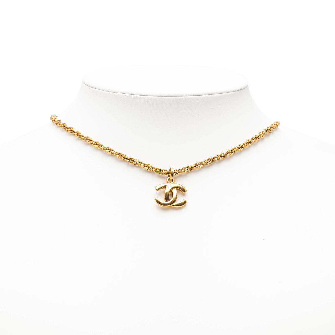 Chanel plaqué CC Pendant Collier