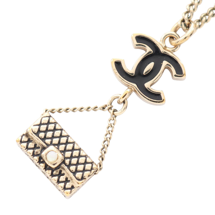Chanel CC Doré Plated Enamel Flap Bag Pendant Collier Doré – GABY PARIS Authentique