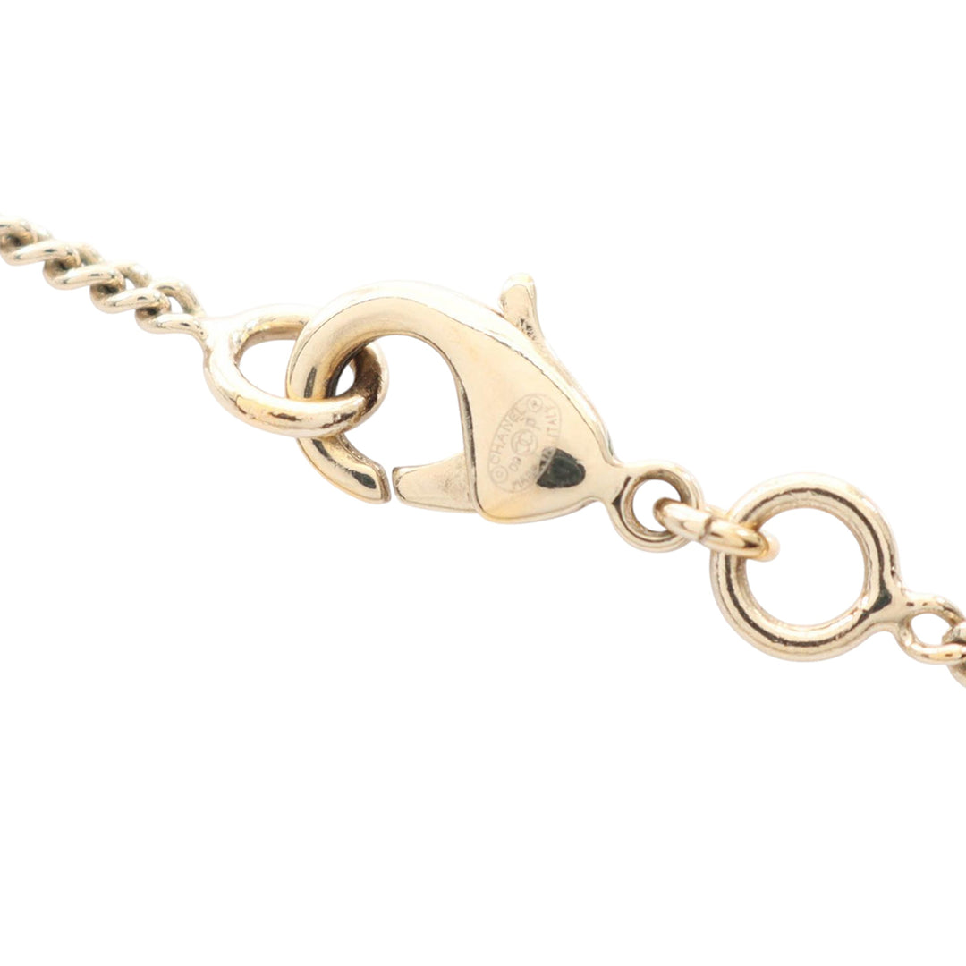 Chanel CC Doré Plated Enamel Flap Bag Pendant Collier Doré – GABY PARIS Authentique