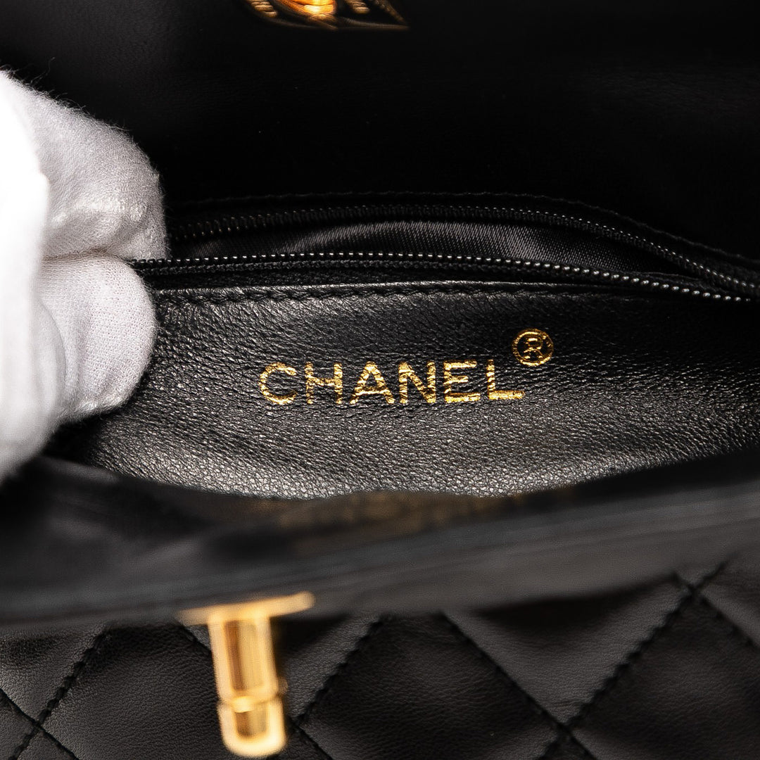 Chanel CC Quilted Cuir d’agneau Turnlock Sac à main Noir
